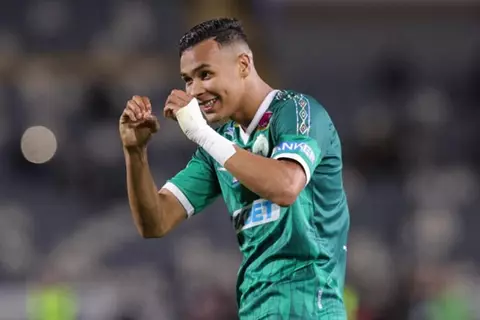 رسمياً.. العين الإماراتي يتعاقد مع شقيق سفيان رحيمي حتى 2029